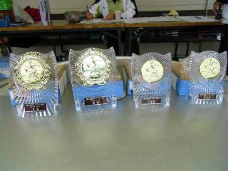 優勝・準優勝には楯と賞状が送られました	