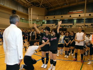 選手宣誓：ＦＩＶＥ　ＰＩＧＳ髙橋七海選手　山本ひとみ選手