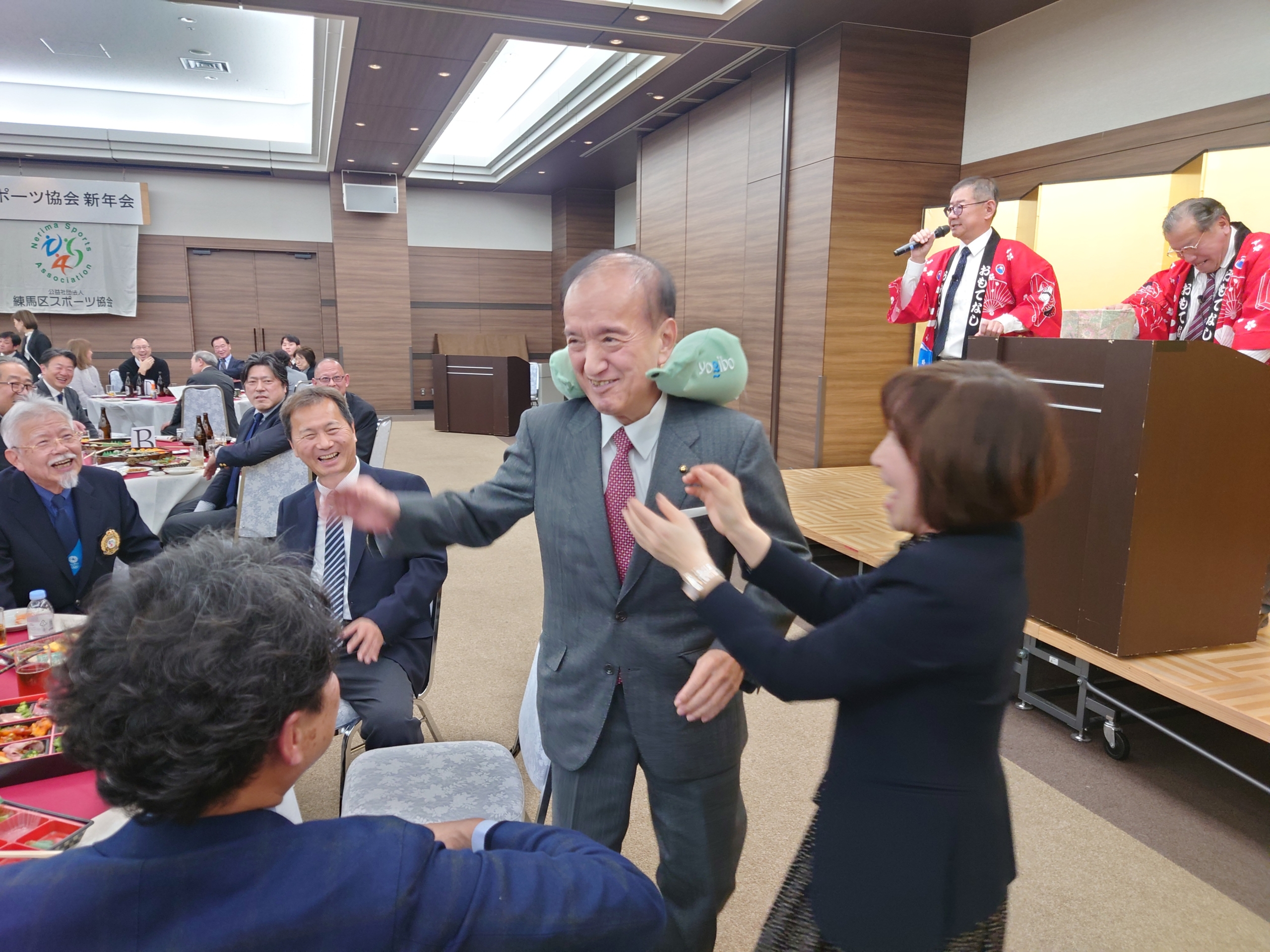 大木部長のyogiboをつけた前川区長
