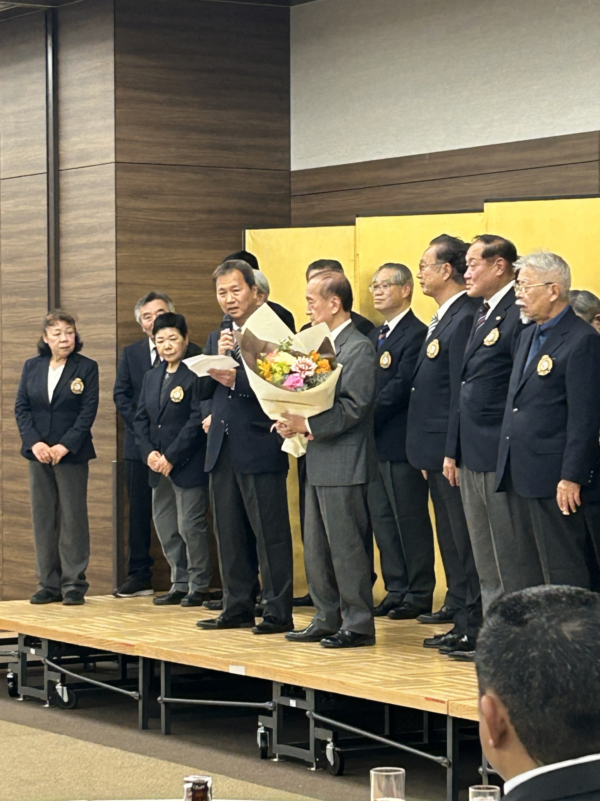 志村代表理事から前川区長へ感謝の辞